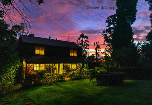 Mount Dandenong Bed & Breakfast | Cozy Observatory Cottages: Family-Friendly with Breakfast