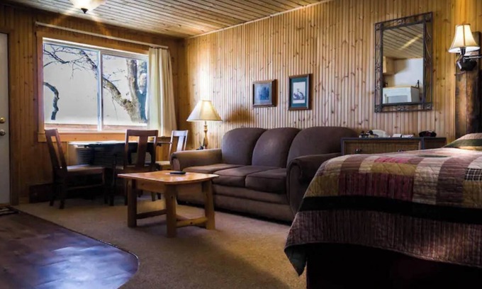Rice Lake Cabin | Discover Room 9 at Curriers Lakeview Lodge - Family-Friendly