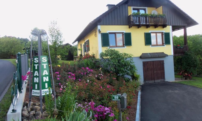 Kitzeck im Sausal House | Comfortable Obstbau und Gästezimmer Stani: Pet-Friendly Stay