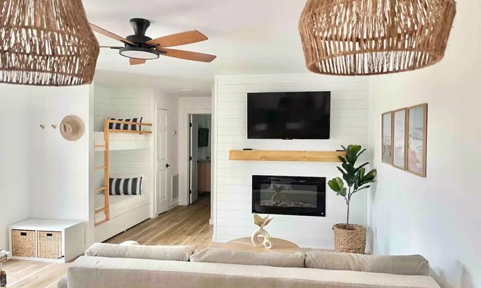 Kitty Hawk House | Unforgettable OBX Dreamin’ with Ocean View & Pool Access