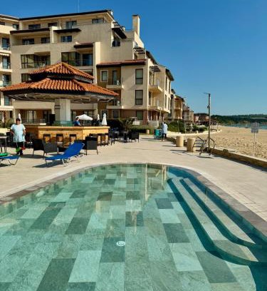 Obzor Apartment | Relax at Obzor Beach Resort: Oceanfront Oasis with Spa