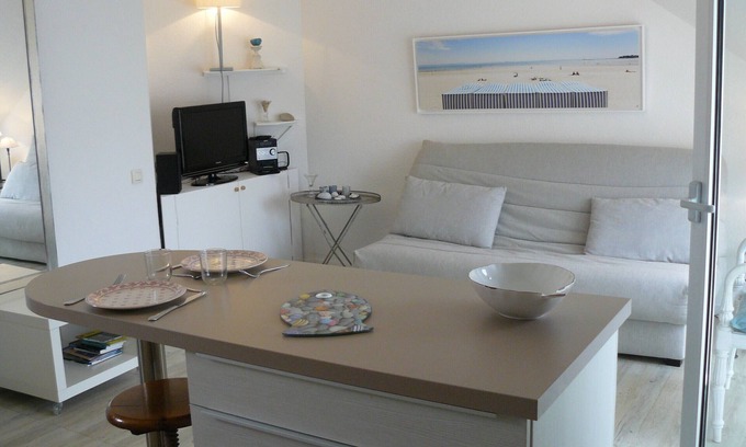 Carnac Apartment | Discover OCÉANIA 1: Pet-Friendly & Thalasso Near Beach