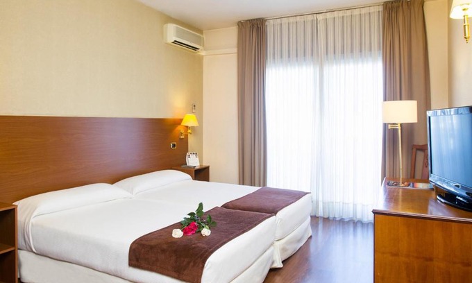 Vigo Hotel | Pet-Friendly Retreat at Oca Ipanema Hotel, Rated 8.1/10