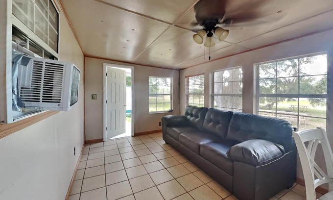 Ocklawaha Other | Pet-Friendly Ocala Farm Lake House with Hot Tub & Fireplace