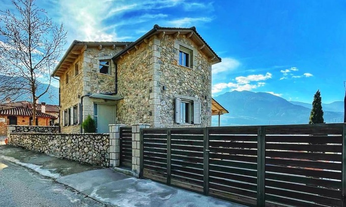 Polidrosos Apartment | Indulge at Ocazzia of Parnassos - 4-Star Family Retreat