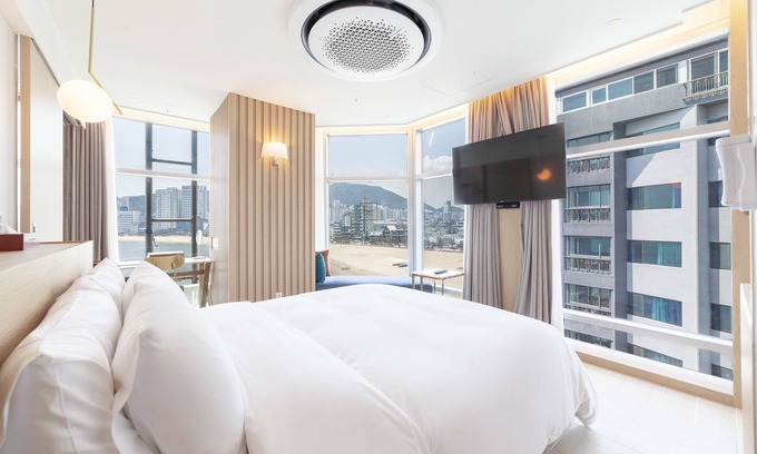 Suyeong-Gu Hotel | Ocean 2 Heaven: Eco-Friendly Retreat with Pool Access