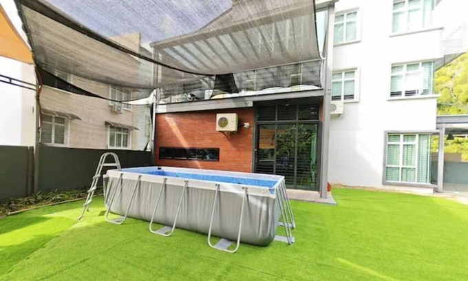 Tanjung Bungah Villa | Ocean 23 Shamrock Beach: Family-Friendly Retreat with Pool