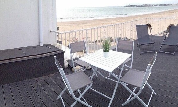 Saint-Georges-de-Didonne Apartment | Beachfront Apartment "Le Cordouan" with Ocean Views