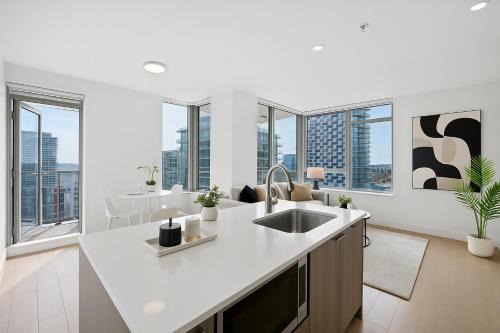 West End Apartment | Ocean and Mountain Bliss Stunning 2-Bedroom Apartment with Dual Views