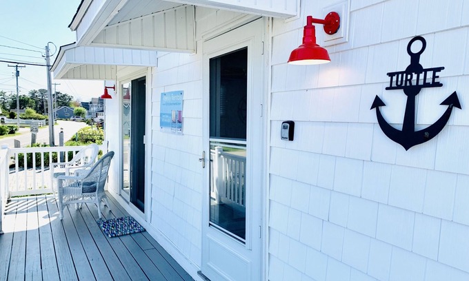 Ogunquit - Wells House | Cozy Ocean Avenue Beach Rental Steps from Moody Beach