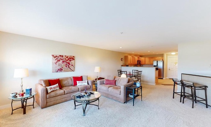 Westport Apartment | Relaxing Ocean Avenue Condos with Pool and Hot Tub