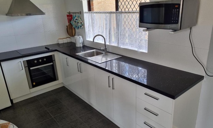 Jurien Bay Ski Chalet | Ocean Beach Chalet 18: Family-Friendly with Ocean Views