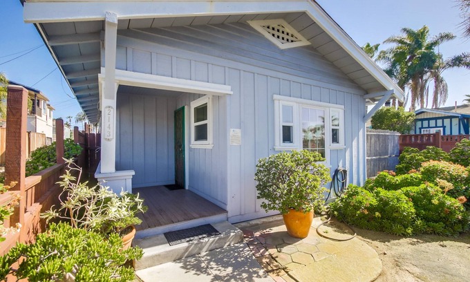 Ocean Beach Cottage | Ocean Beach Cottage: Ideal Getaway with Oceanfront Bliss