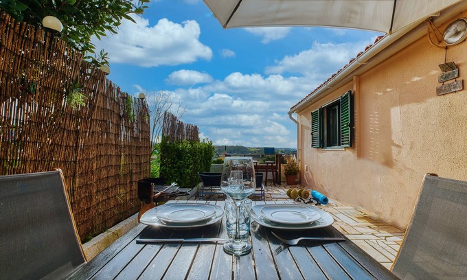 Mafra House | Ocean Blue Studio: Mountain View, Barbecue & Bikes Await