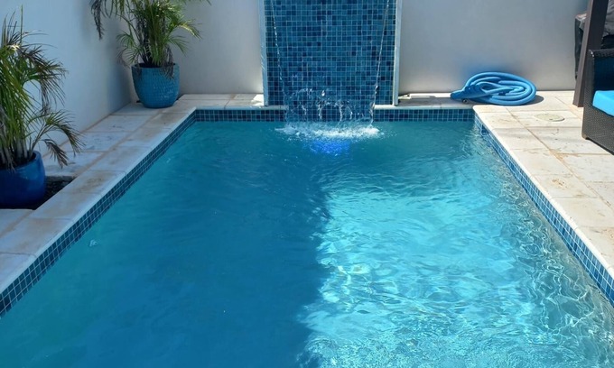Nassau House | Ocean Breeze 2-bedroom 2-Bath in Nassau w/Pool, AC, WiFi, Barbecue.