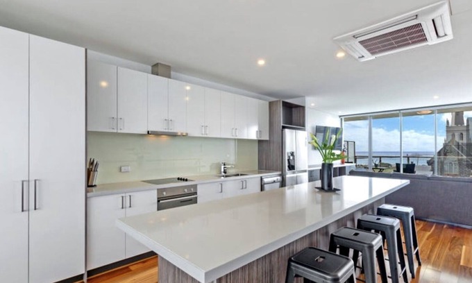 Portland Apartment | Ocean Breeze Apartment Portland: Guest Rated 10/10 with Ocean Views