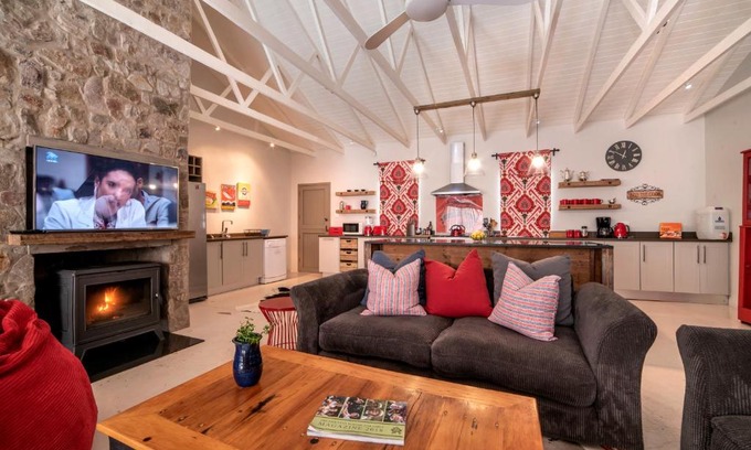 Kenton on Sea House | Ocean Breeze: Family-Friendly Retreat with 9.4 Guest Rating