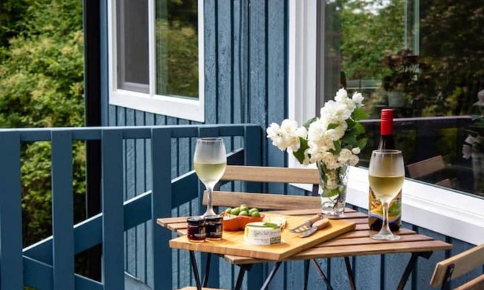 Salt Spring Island Cottage | Ocean Breeze Cottage: Peaceful Retreat Near Beaches & Lakes