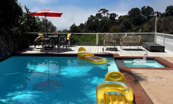 Muirlands West House | Coastal Escape: Ocean Breeze Heaven Pool House in La Jolla