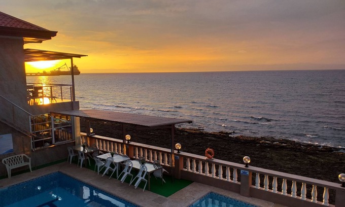 Toledo City Hotel | Relaxing Ocean Breeze Resort with Pool and Spa Amenities