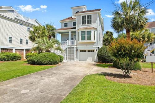 Litchfield by the Sea House | Ocean Breezes: Family-Friendly 4 Bedroom Escape Awaits