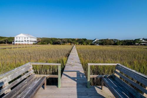 Pawleys Island House | Historic Ocean Breezes Home with Creek Dock & Ocean Views