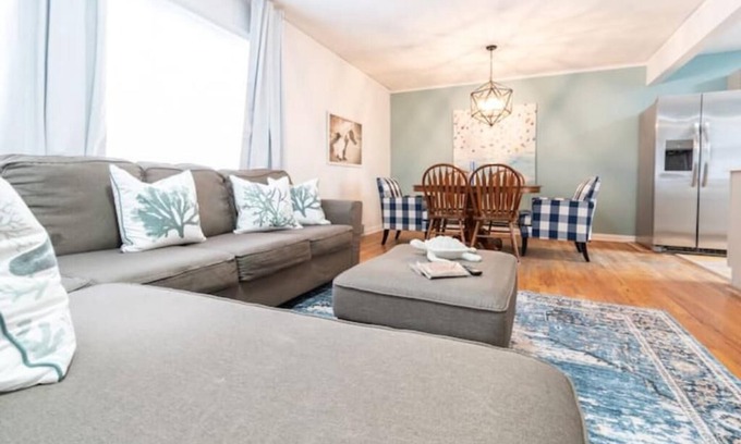 Benson Apartment | Relaxing Ocean Retreat with Pool & Spa in Omaha
