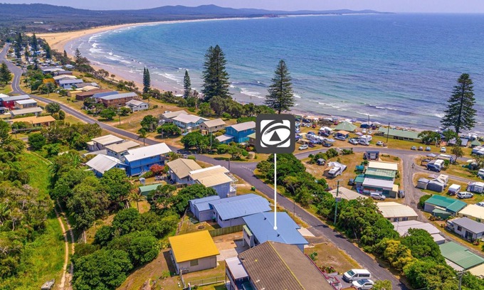 Brooms Head House | Ocean Dreaming: Pet-Friendly Paradise with Ocean Views