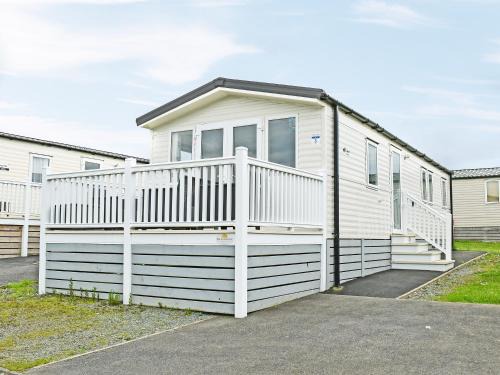 Heysham House | Family-Friendly Escape at Ocean Edge with Pool Access