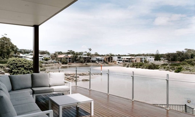 Currarong House | Ocean Essence: Rated 10/10 with Oceanfront Views & More