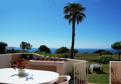Alporchinhos Villa | Oceanfront Getaway at Senhora da Rocha – 4-Star Retreat