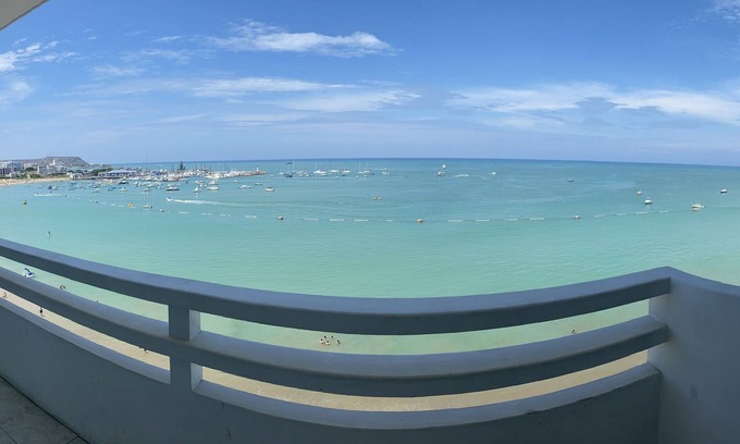Salinas Hotel | Ocean Front 7th Floor Apartment with Pool and Spa Access