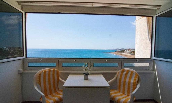 San Agustin Apartment | Beachfront Retreat with Pool and Spa Amenities