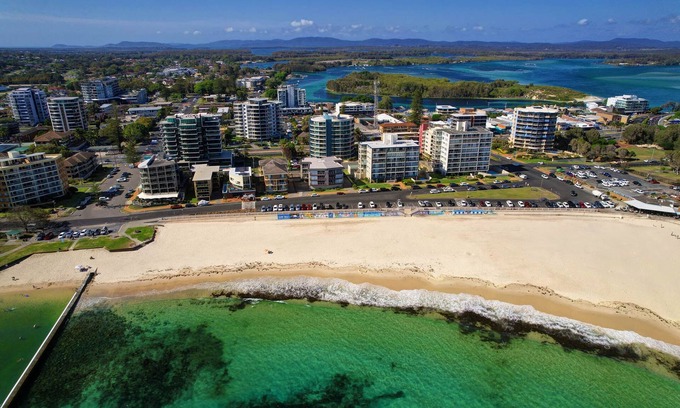 Forster Apartment | Ocean Front Apartment: Guest Rated 10/10 with Ocean Views