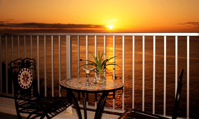 Tsubaki Onsen House | Beachfront Oasis with Hot Tub & Kitchen Amenities