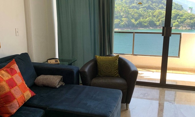 South Shore Hotel Area Condo | Paradise! Beach Front Condo with Ocean Views & Pool