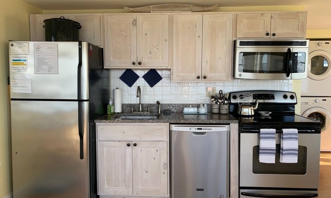 Belfast Cottage | Ocean Front Cottage in Belfast with Ocean Views & Breakfast