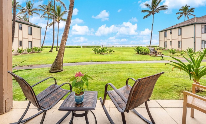 Kapaa Condo | Oceanfront Escape: 1-Bedroom Retreat with Pool & Spa