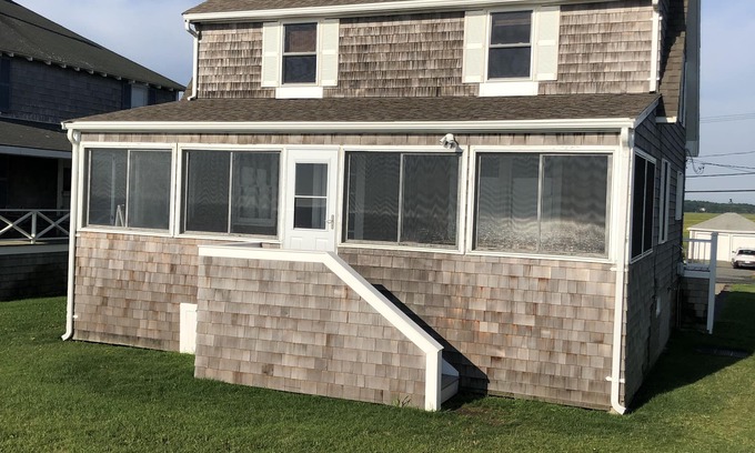 Duxbury House | Oceanfront Duxbury Beach Home with Ocean Views & Kitchen