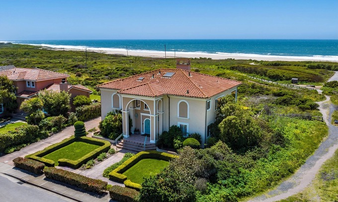 Half Moon Bay House | Ocean Front Retreat in Half Moon Bay: Guest Rated 10/10