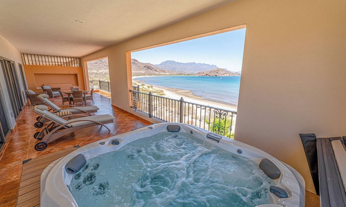 Loreto Resort | Ocean Front Luxury: Rare Xmas Availability at Villa del Palmar, Loreto!