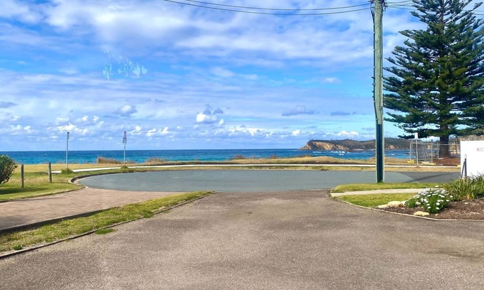 Malua Bay Apartment | Ocean Front Malua Bay: Rated 10/10 with Stunning Ocean Views
