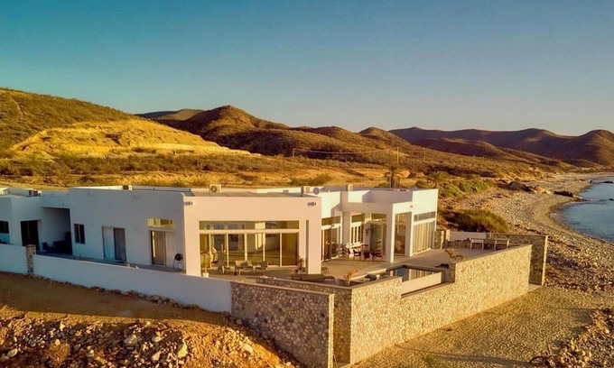 Los Barriles House | Oceanfront Contemporary Retreat with Spa & Pool Amenities