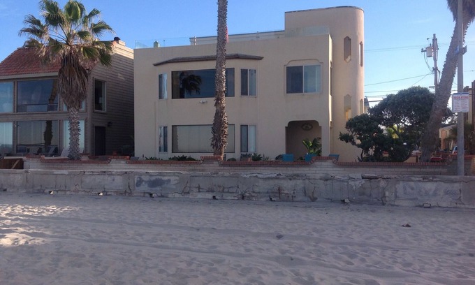 South Mission Beach Apartment | Ocean Front Escape on the Boardwalk with Spa & Ocean View