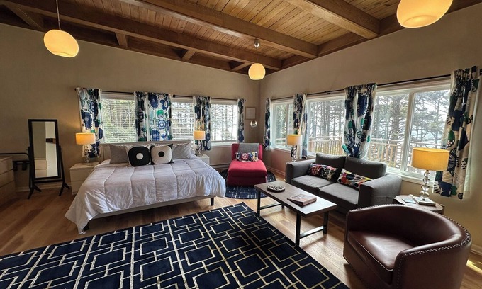 Yachats Apartment | Oceanfront Bliss at The Gate House A - Steps to the Beach