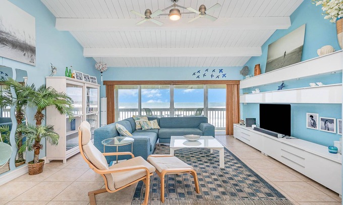 Melbourne Beach House | Ocean Front Townhouse: Relaxed Design with Ocean Views