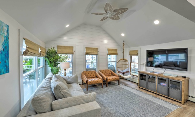 Ocean Grove Apartment | Beachside Retreat: Ocean Grove Apt. with Balcony & Views