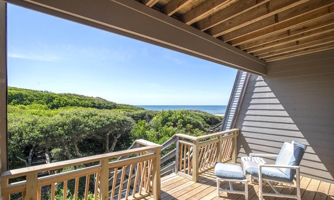 Pine Knoll Shores House | Ocean Grove J2 Condo: Family-Friendly Oceanfront Retreat