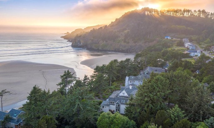 Agate Beach Hotel | Ocean House: Oceanfront Escape with Impressive 9.1 Rating