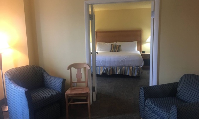 Northeast Virginia Beach Condo | Ocean Key Resort: Cozy 2BR Retreat with Beach Amenities